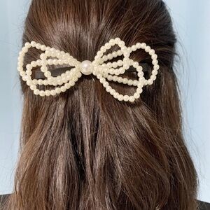 Elegant Pearl Bow Hair Clip